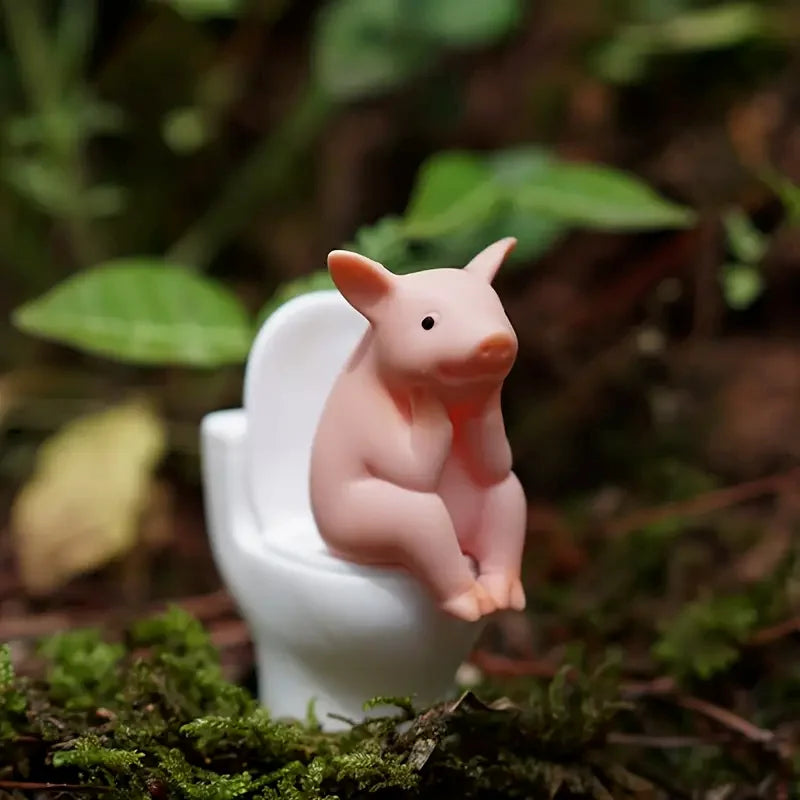 Pink Pig Toilet Figurine – Funny & Whimsical Home Decor 🐷🚽